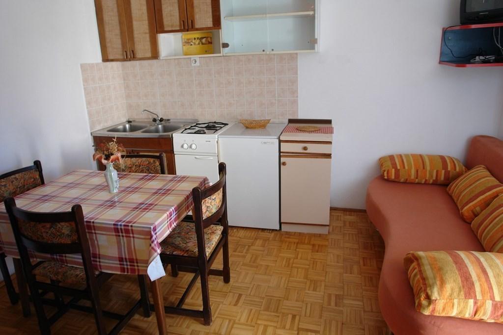 Beautiful Apartment In Crikvenica With Kitchen Szoba fotó