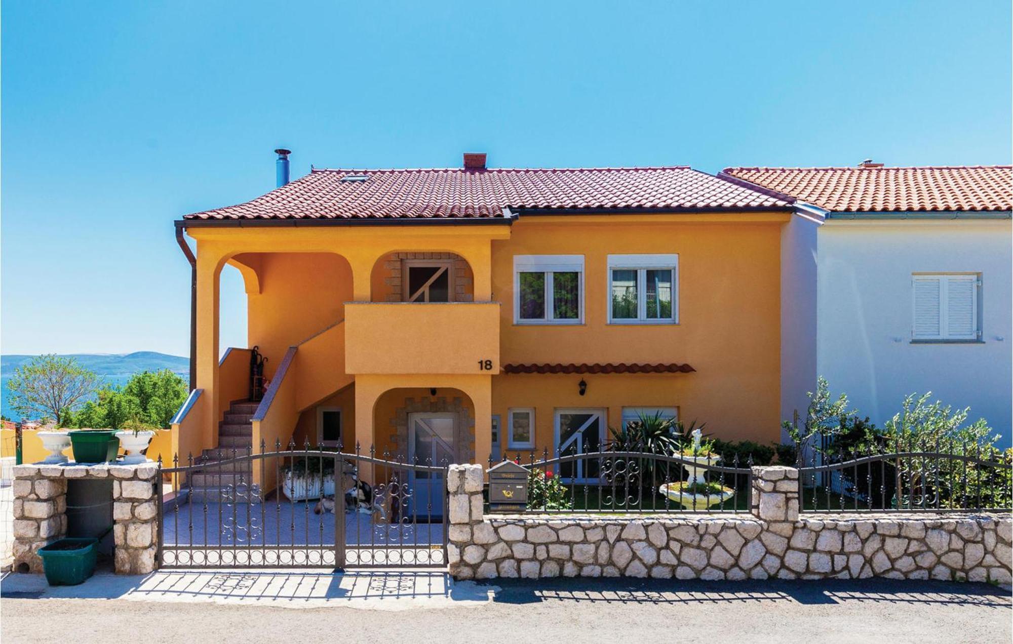 Beautiful Apartment In Crikvenica With Kitchen Kültér fotó
