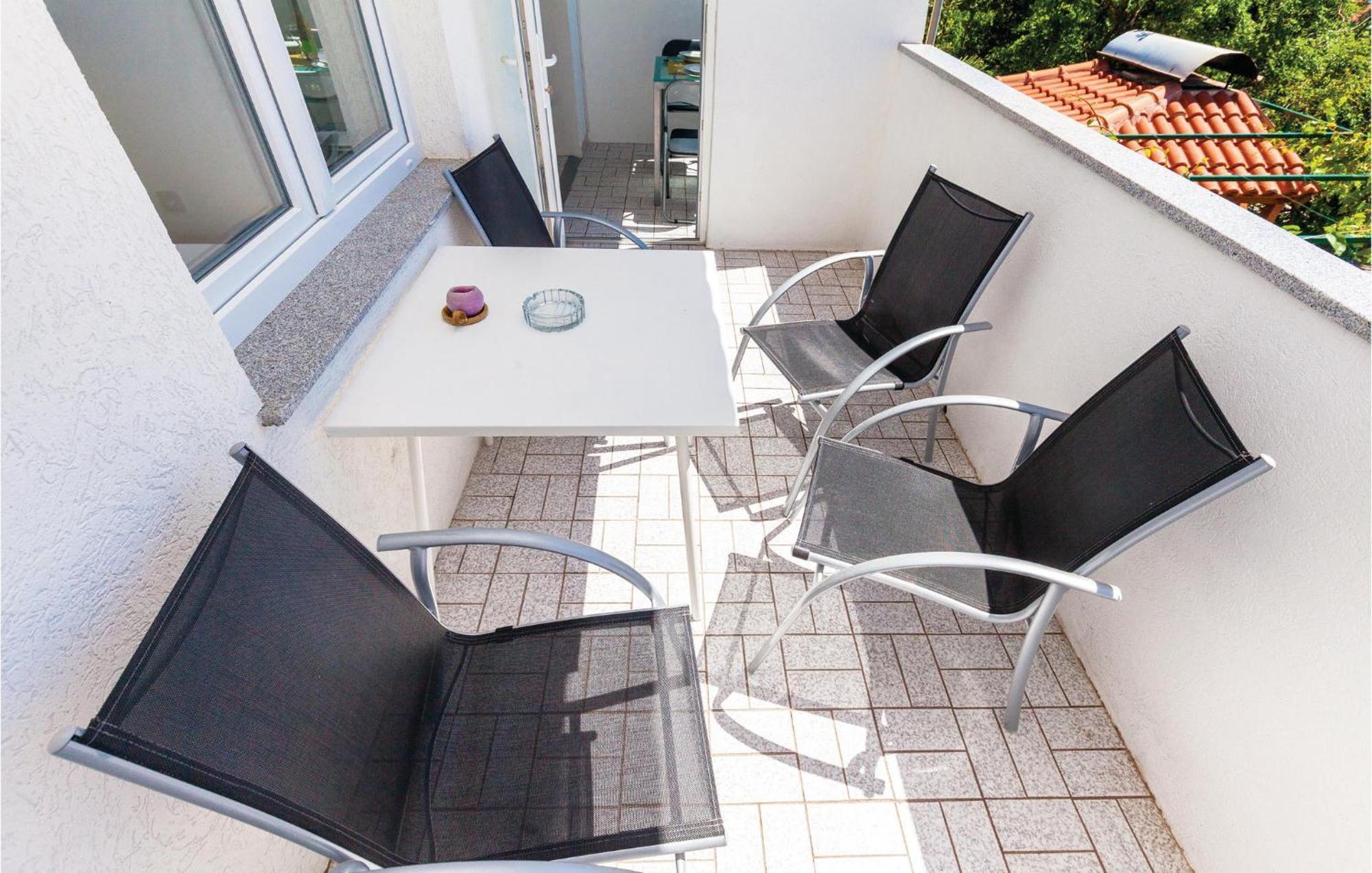 Beautiful Apartment In Crikvenica With Kitchen Kültér fotó